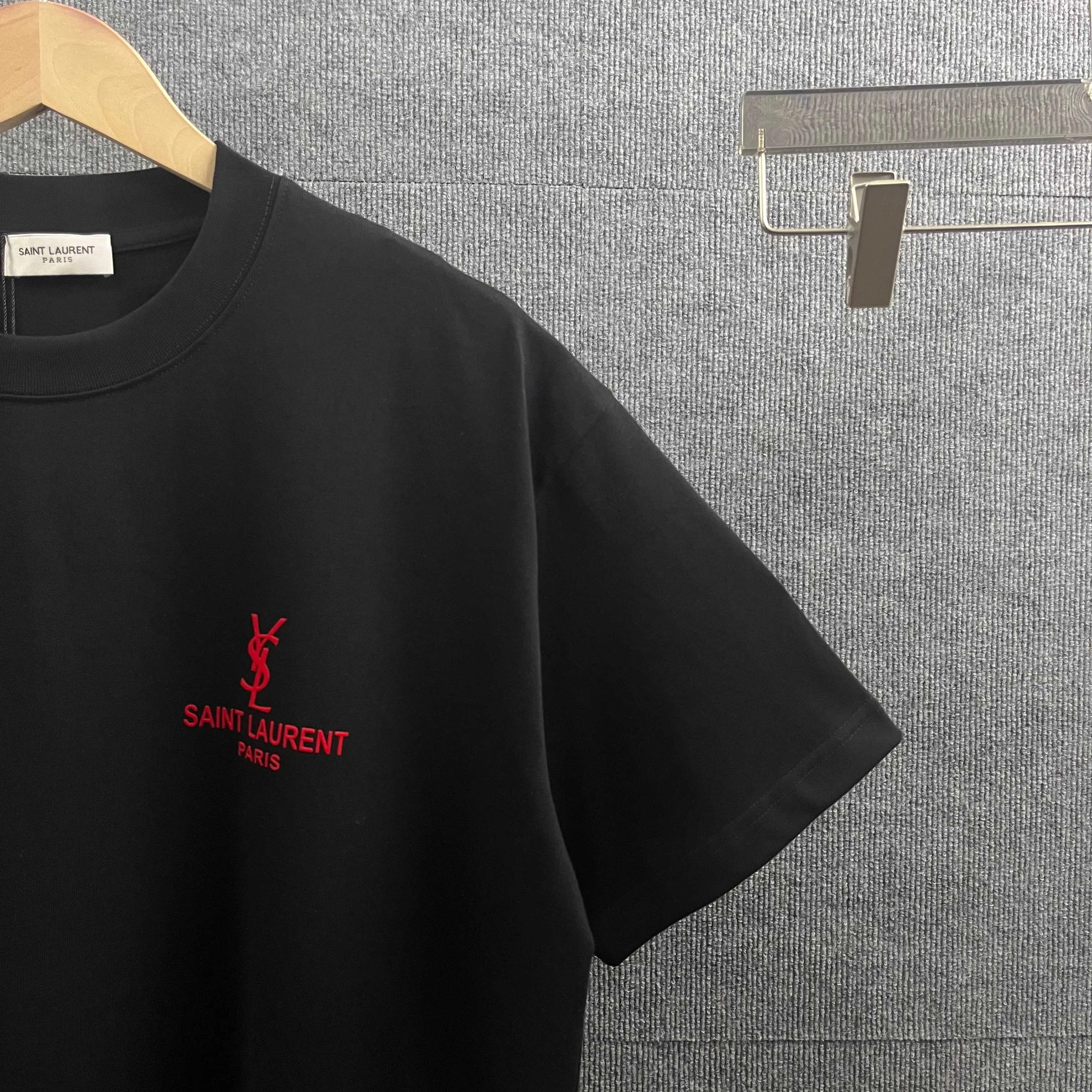 ysl* * * 2026 New Arrival Classiclogo ， Same Style ：Black White Size： S （90-130 ） M （120-150 ） L （140-165 ） XL （160-180 ） XXL （180-210 ）